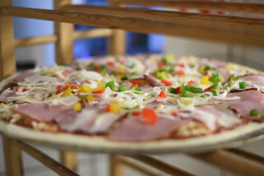 Kolejność składników na pizzę: ser czy dodatki dla idealnego smaku