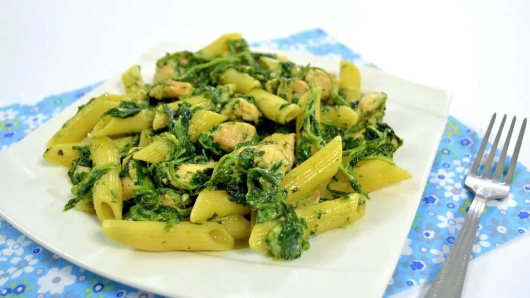 Jak zrobić makaron ze szpinakiem i kurczakiem w prosty sposób