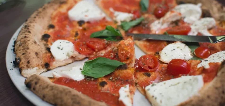 Ile sera na pizzę? Odpowiednia ilość dla idealnego smaku
