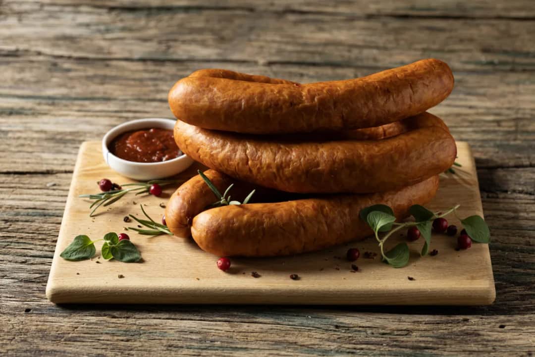 Kiełbasa zwyczajna – skład, ceny i najlepsze przepisy na dania
