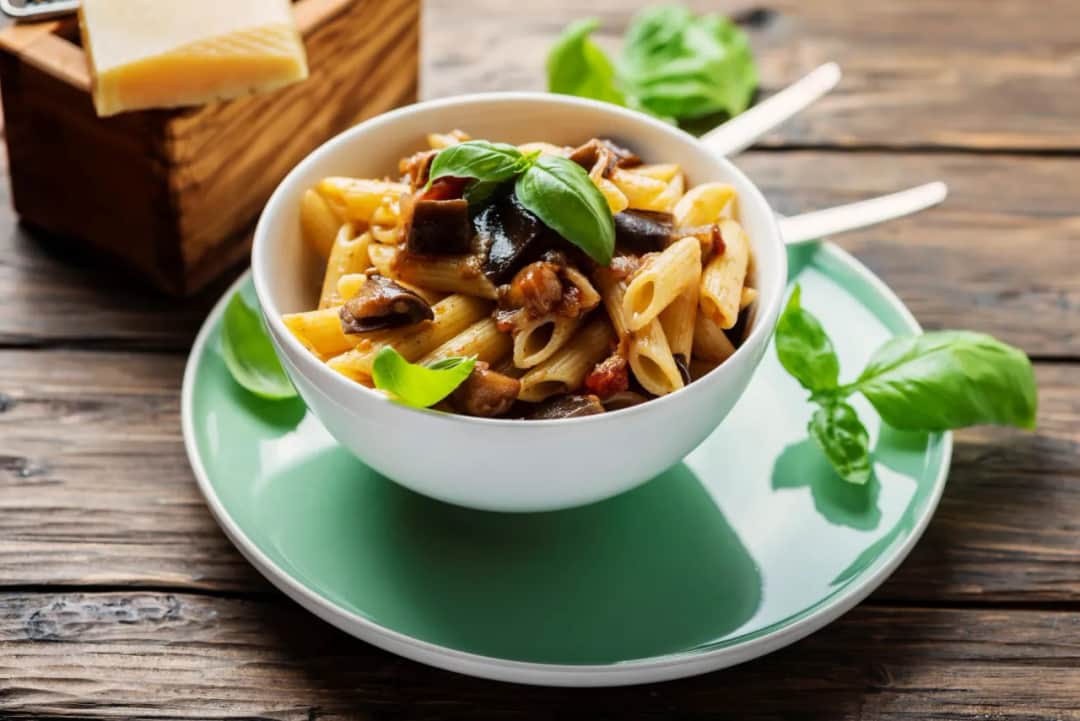 Penne z bakłażanem - proste przepisy, które zachwycą Twoje podniebienie