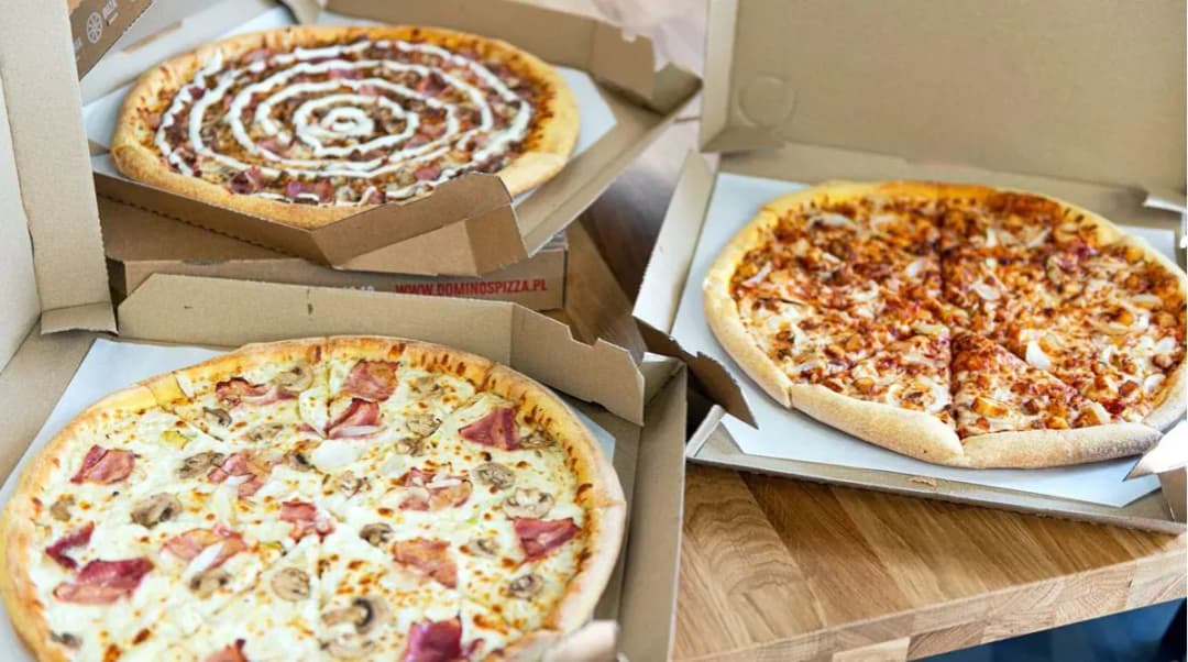 Dominos duża pizza ile cm? Sprawdź wymiary i porównania rozmiarów