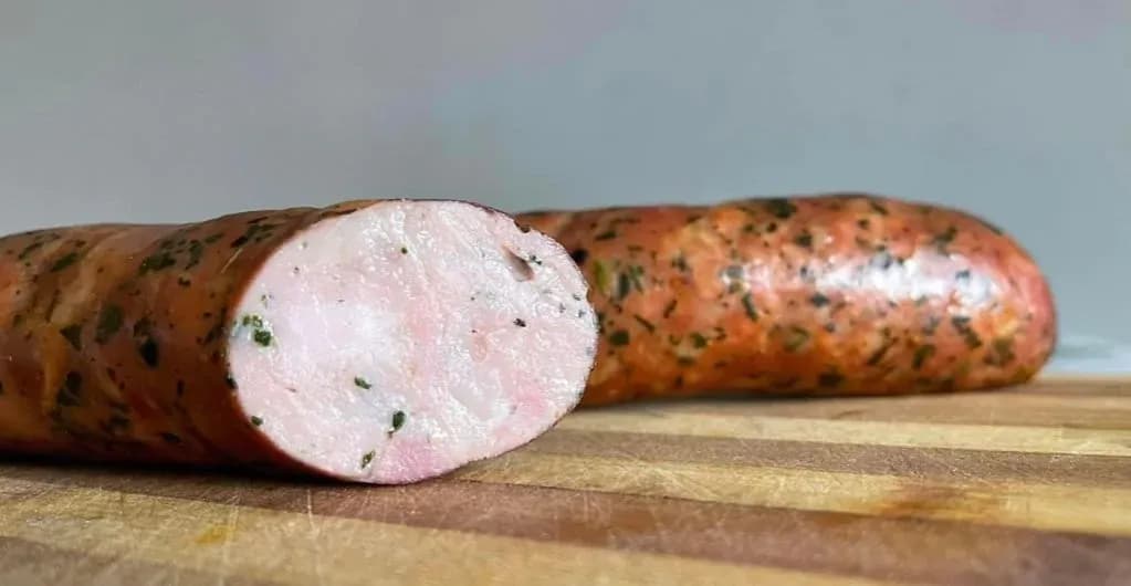Jak zrobić kiełbasę drwala w domu – prosta receptura na smakowitość