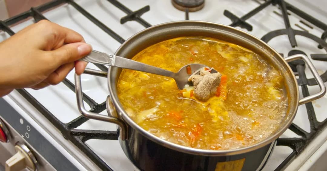 Czy zupa tuczy? Odkryj, jak nie przytyć jedząc zupy