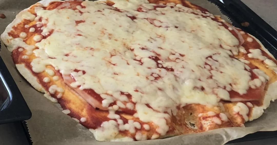 Jak zrobić ciasto na pizzę – proste przepisy i cenne wskazówki