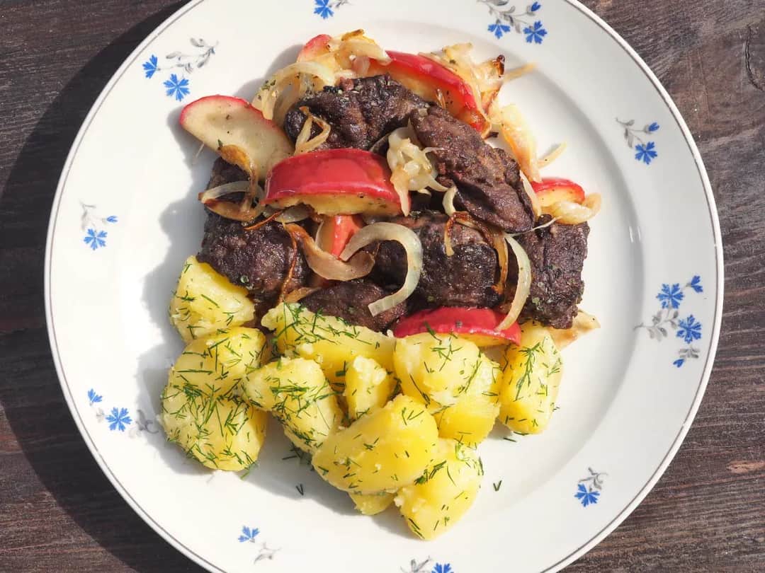 Jak smażyć wątróbkę drobiową, aby była soczysta i smaczna