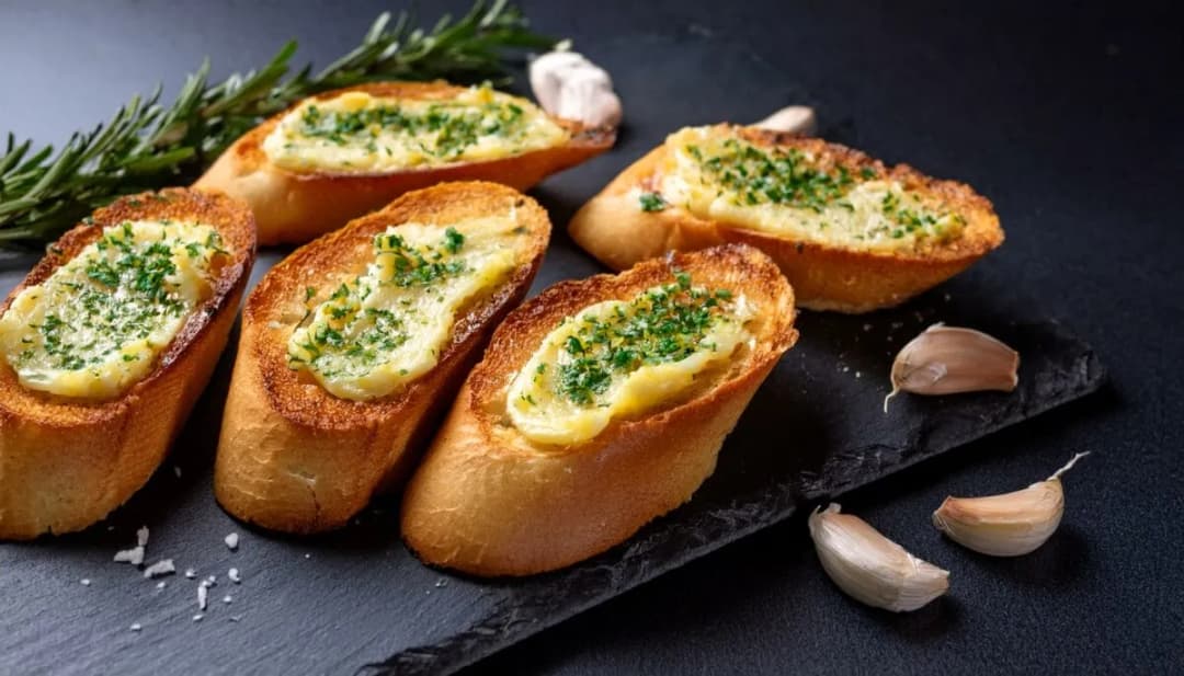 Jak zrobić grzanki do sałatki, które zachwycą Twoje podniebienie