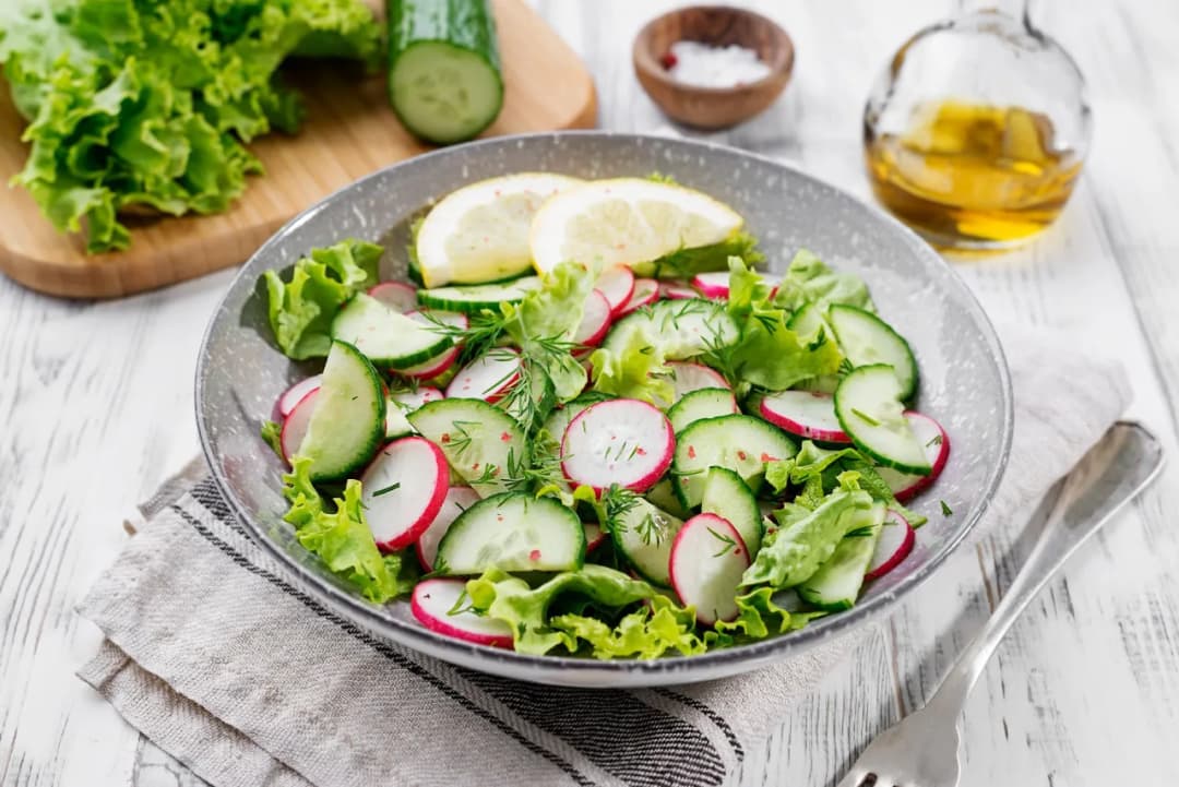 Jak zrobić sałatkę do obiadu - proste i smaczne przepisy na każdą okazję