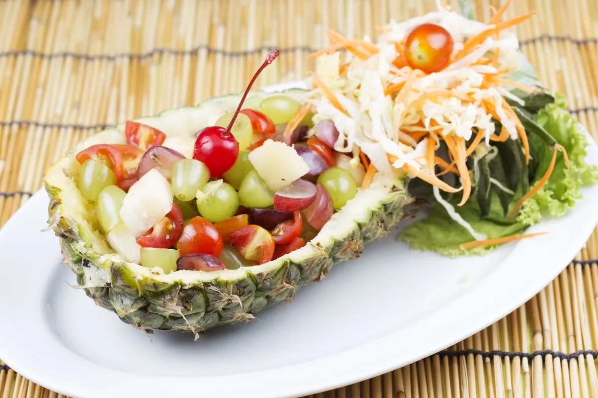 Jak ozdobić sałatkę: 10 kreatywnych pomysłów na wyjątkową prezentację